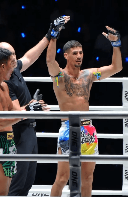 Júlio Lobo vence o tailandês PTT em super luta no One Championship