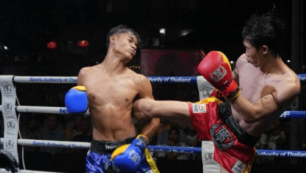 Petchnopkao domina Duangsompong em noite de nocautes no Muay Thai às margens do Mekong