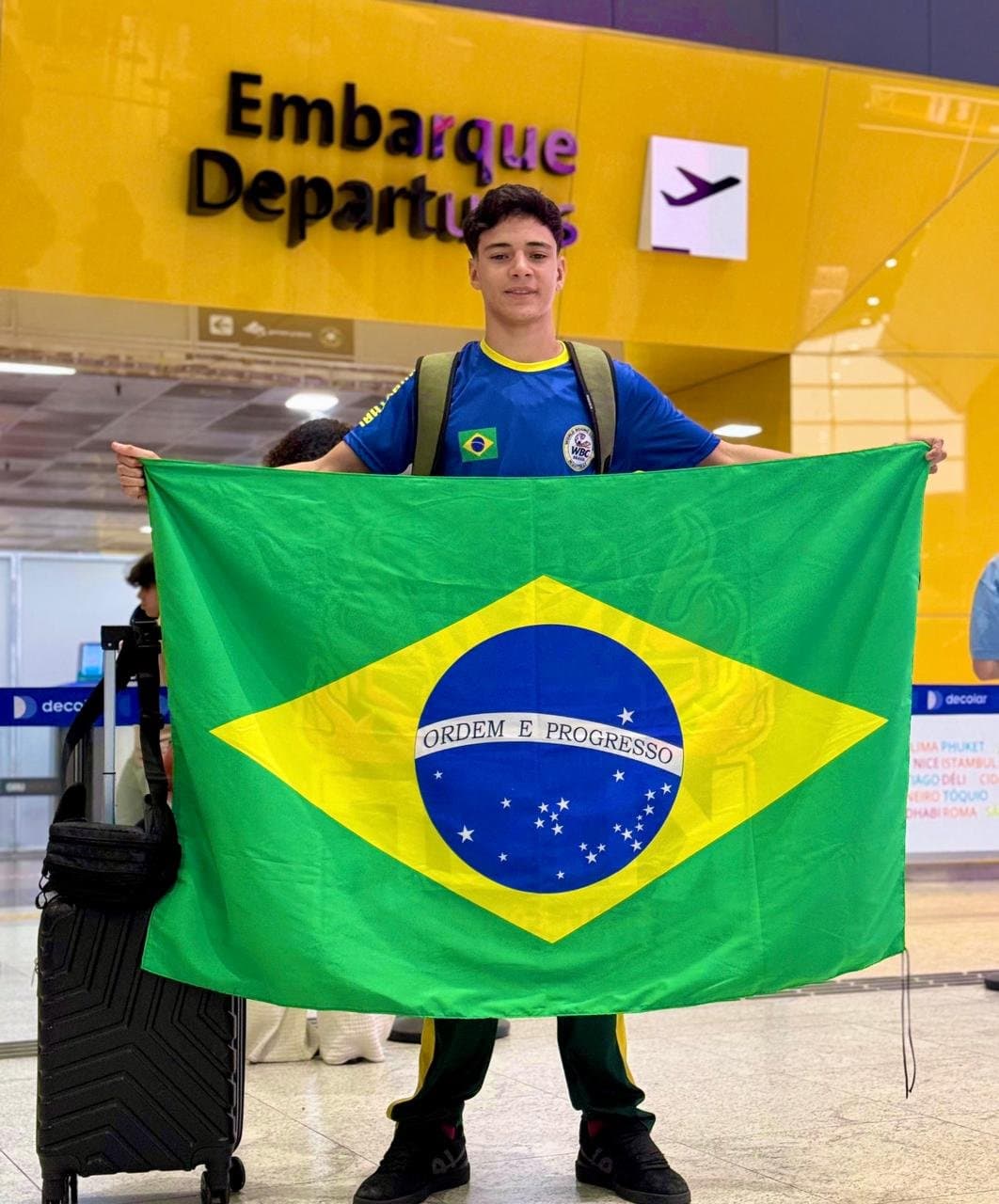 Com apenas 15 anos Hendry Dato viaja à Tailândia para temporada de um ano