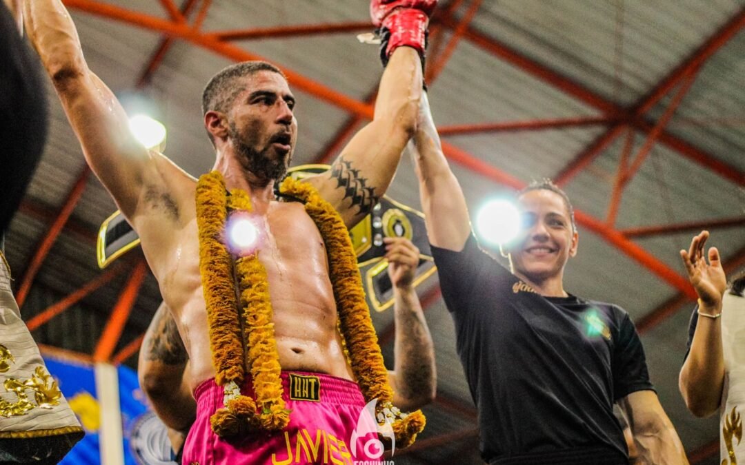 Javier Vasquez colaborador do Acervo Thai se torna campeão INVICTTUS