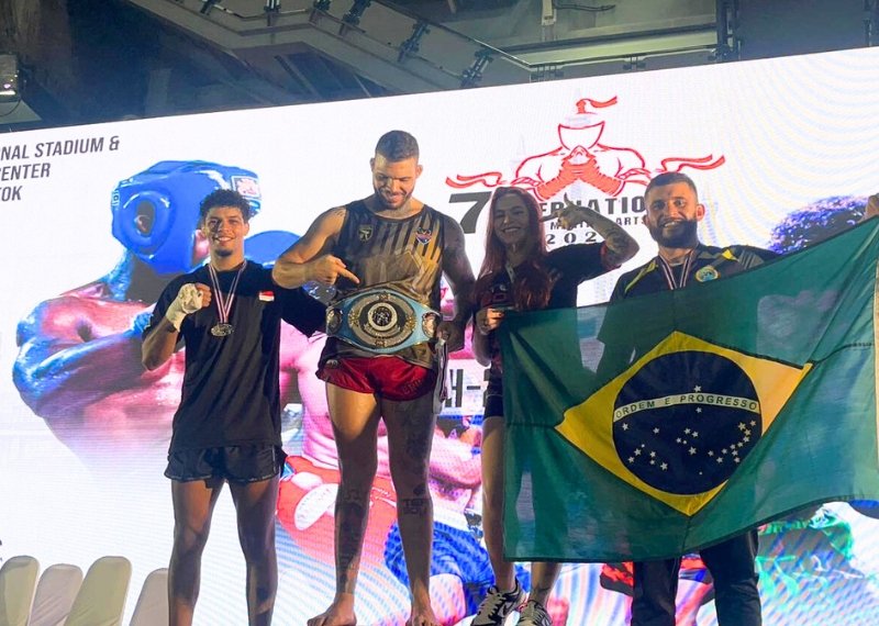 Bruce Souto conquista bicampeonato mundial com vitória por nocaute técnico em Bangkok