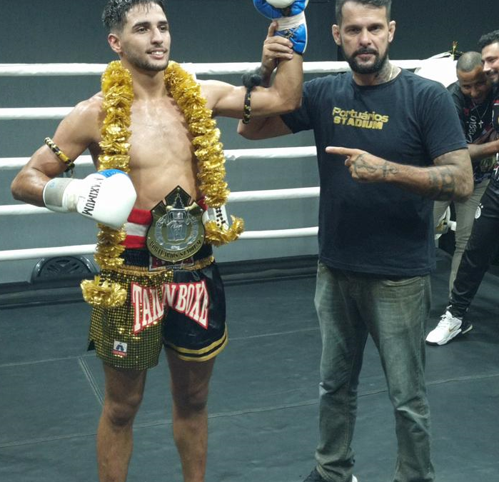 Cauê Bossio conquista o cinturão até 67kg e se torna o novo campeão do Portuários Stadium